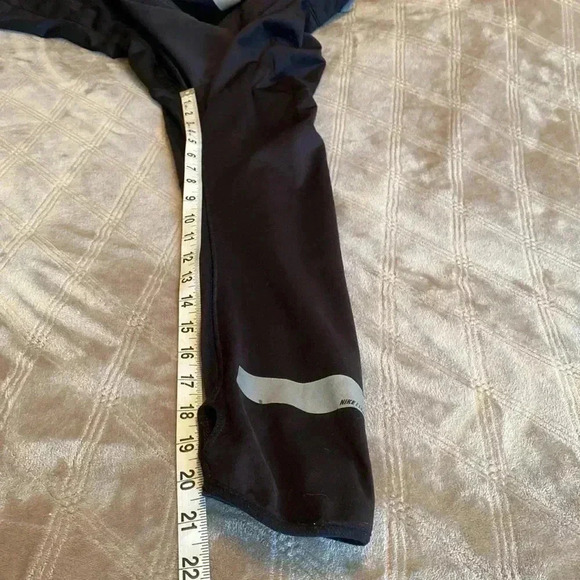 Woman’s Nike Element Dri-Fit Black Jacket in Size Large. - Picture 13 of 13